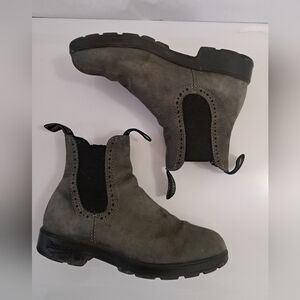 Blundstone Gray Nubuck Chelsea Booties